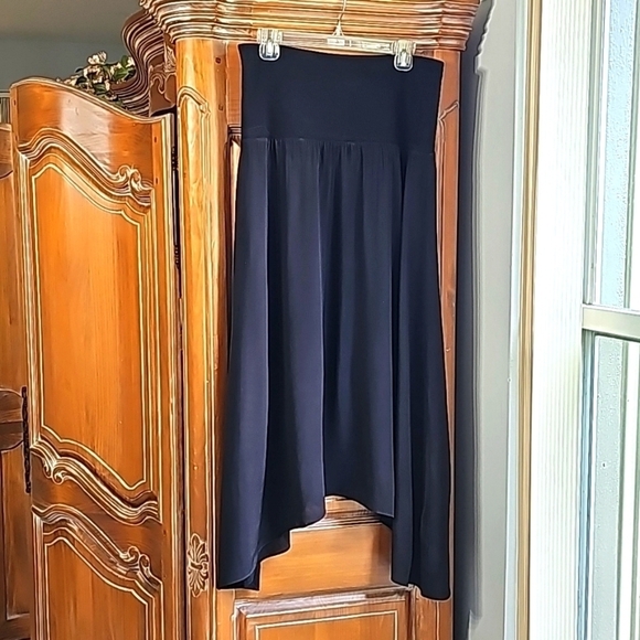 Cabi black skirt. Shark bite hem. Size medium.  Built‎ in slip. - Picture 1 of 8